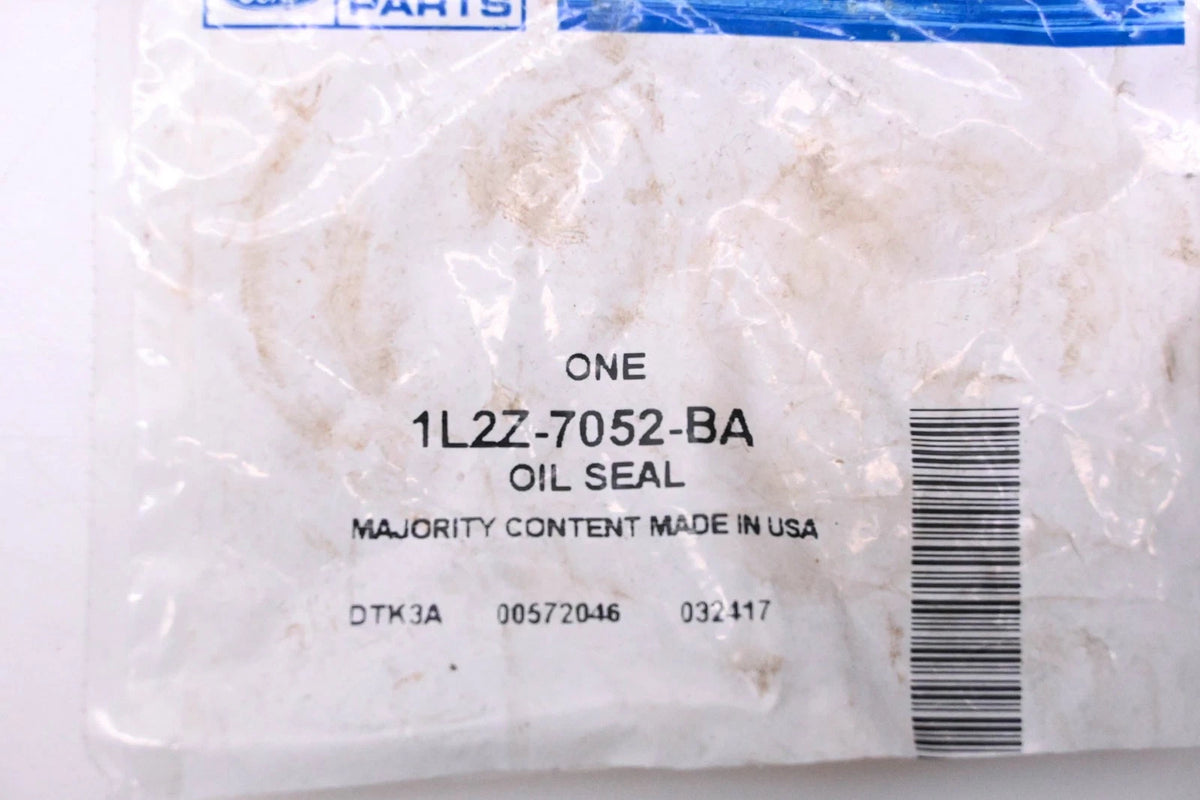 Transmission Output Shaft Seal for Ford (2001–2001) 1L2Z-7052-BA