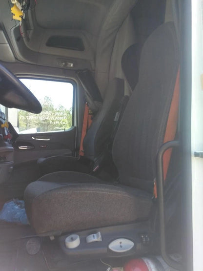 Front Seat for Peterbilt 579 (2019)