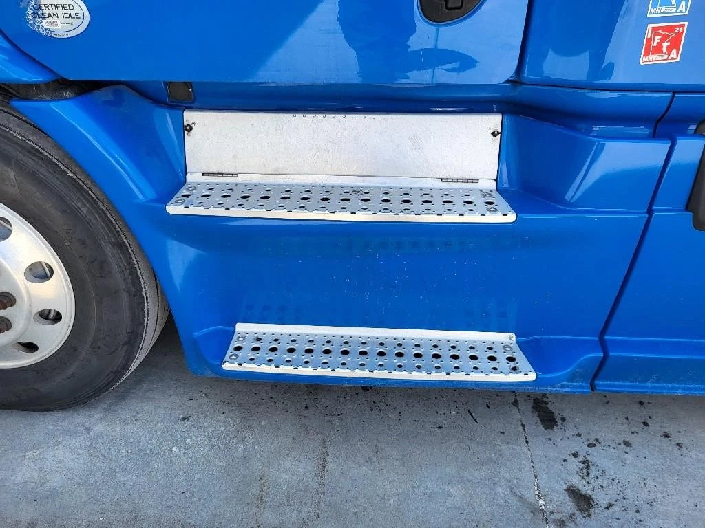 Side Fairing Left for Freightliner Cascadia 113 (2015) MN