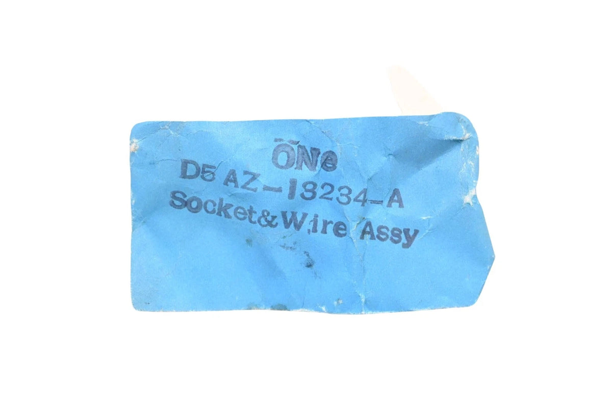 Parking Lamp Socket Assembly for Ford (D5AZ-13234-A)