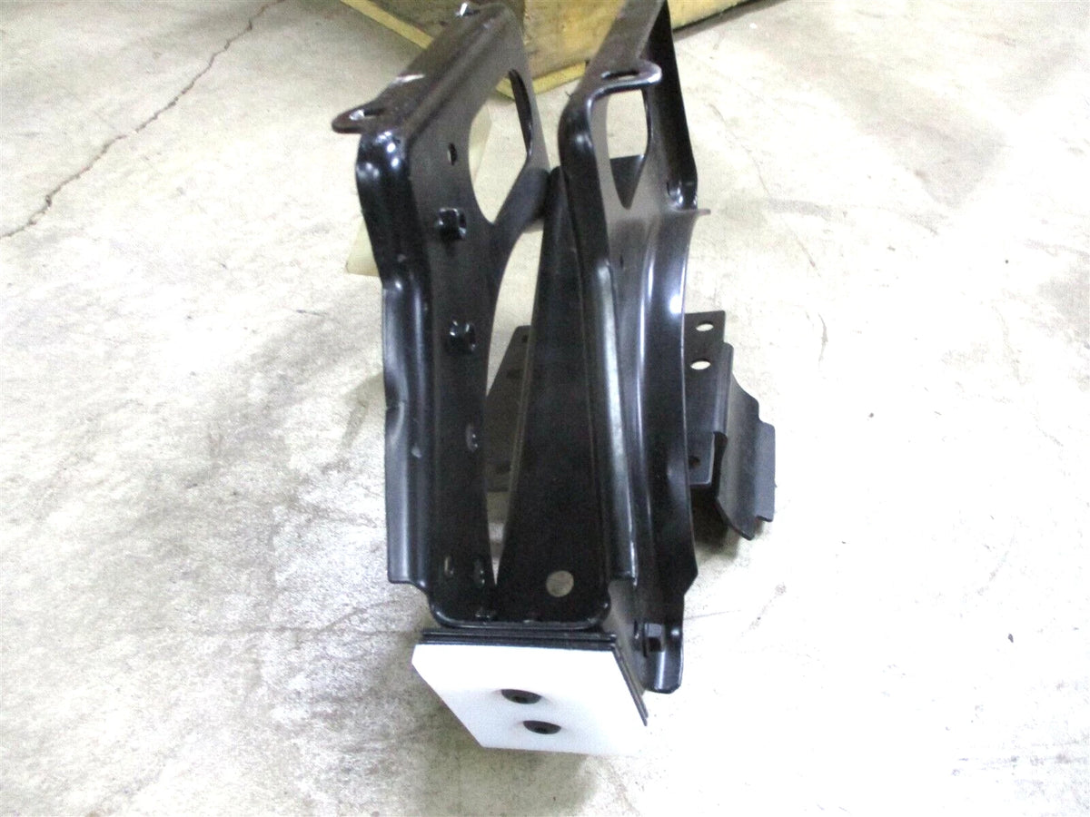 Hood Mount Bracket for Mack Truck (Replaces 82078484, 84218078)