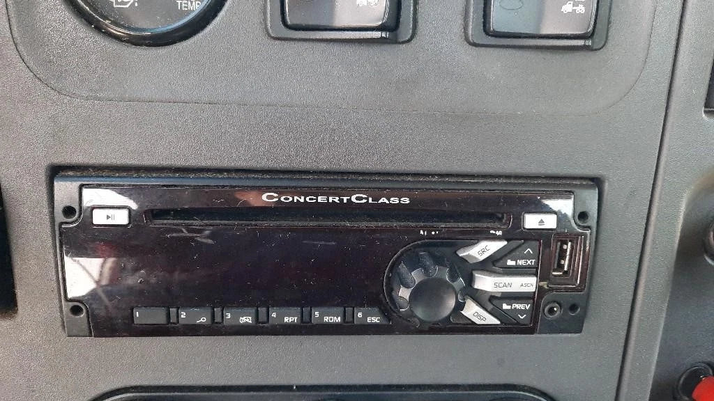 Radio AM/FM/CD for Peterbilt 579 (2018)