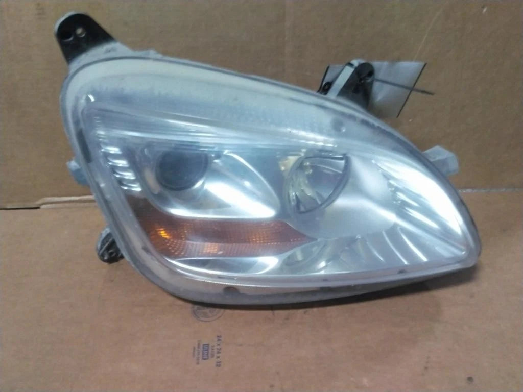 Headlight Right for Peterbilt 579 (2020) - IL