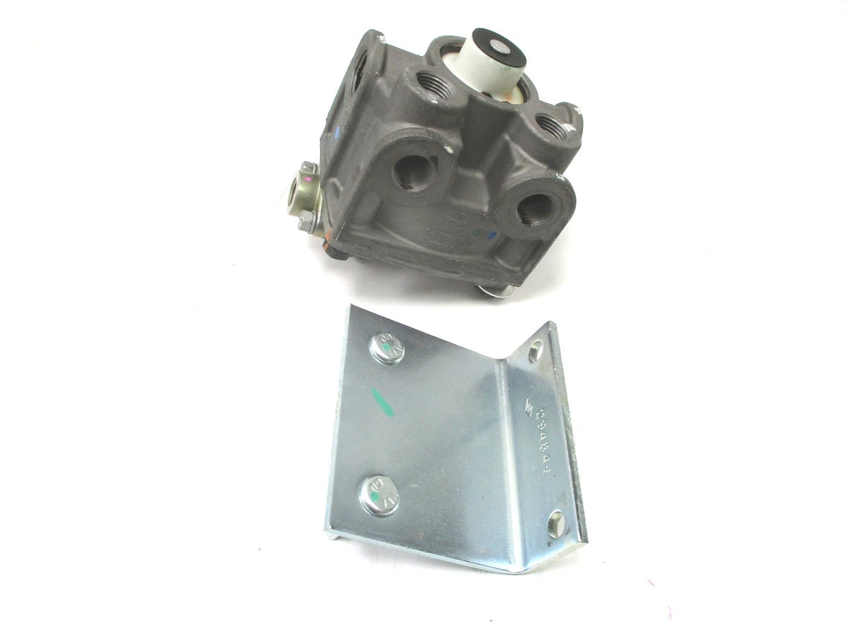 Bendix R-12DC Air Brake Relay Valve for International (3575104C91, 801305)