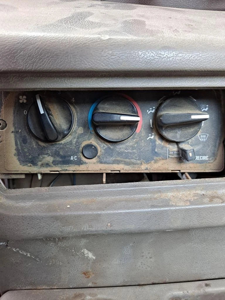 Temperature Control for Mack CXN613 (2005)