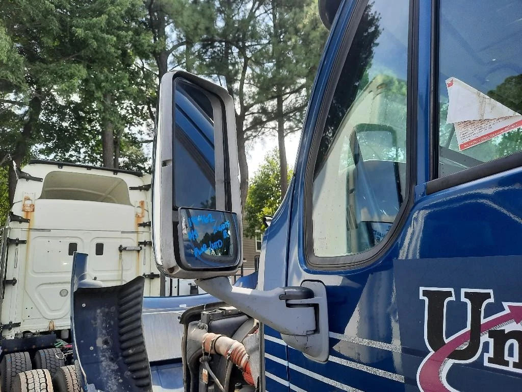 Left Door Mirror for Peterbilt 387 (2009)