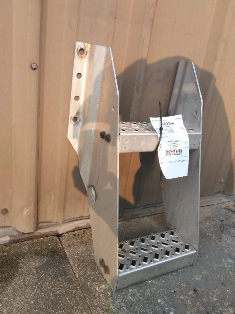 Frame Step for Mack CHU613 (2016)