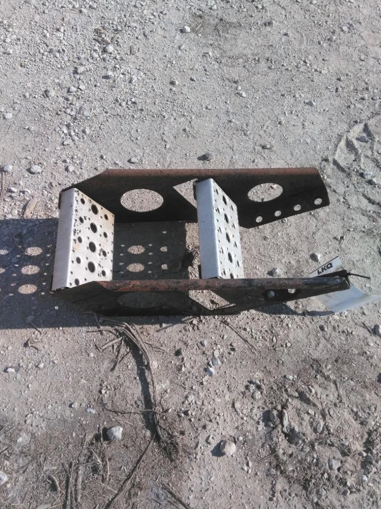 Frame Step for Freightliner Cascadia 125 (2017)