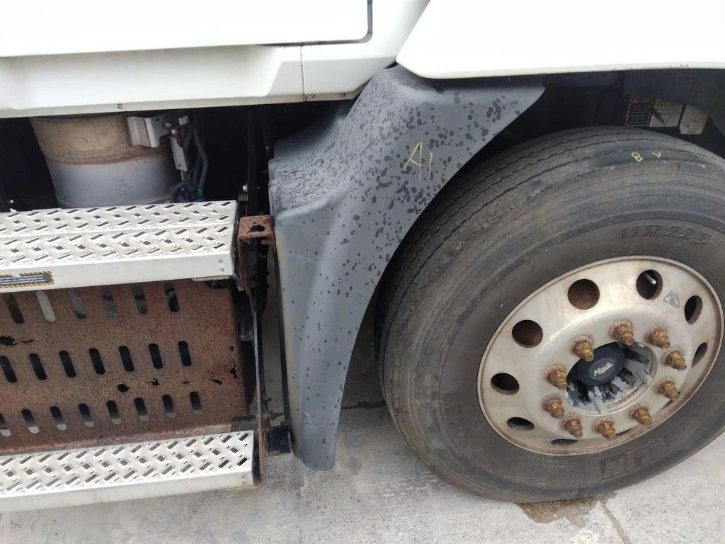 Fender Extension for Mack CXU613 (2014) Right, MN