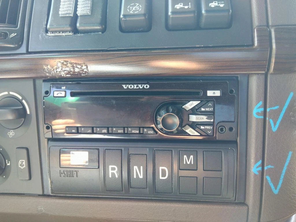 Radio AM/FM/Bluetooth for Volvo VNL (2016)