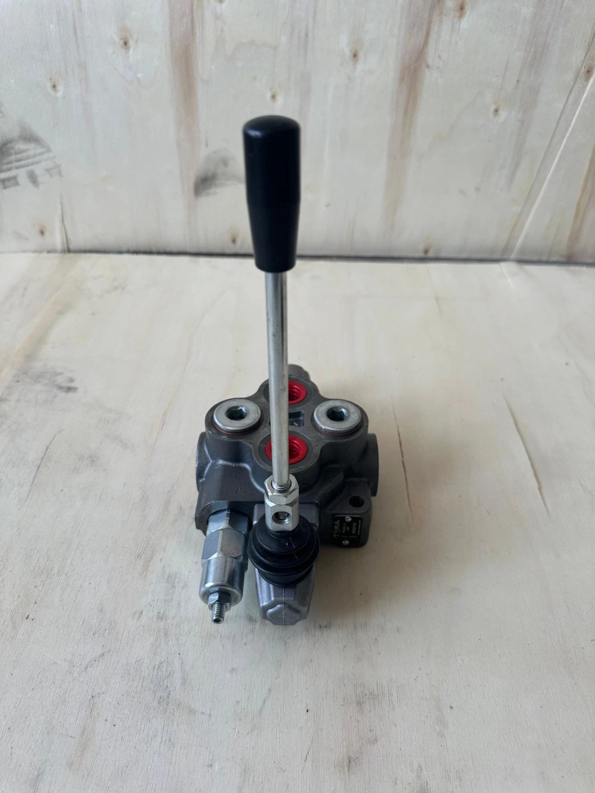 Hydraulic Monoblock Control Valve with 1 Lever, 3/4" BSP for TORA