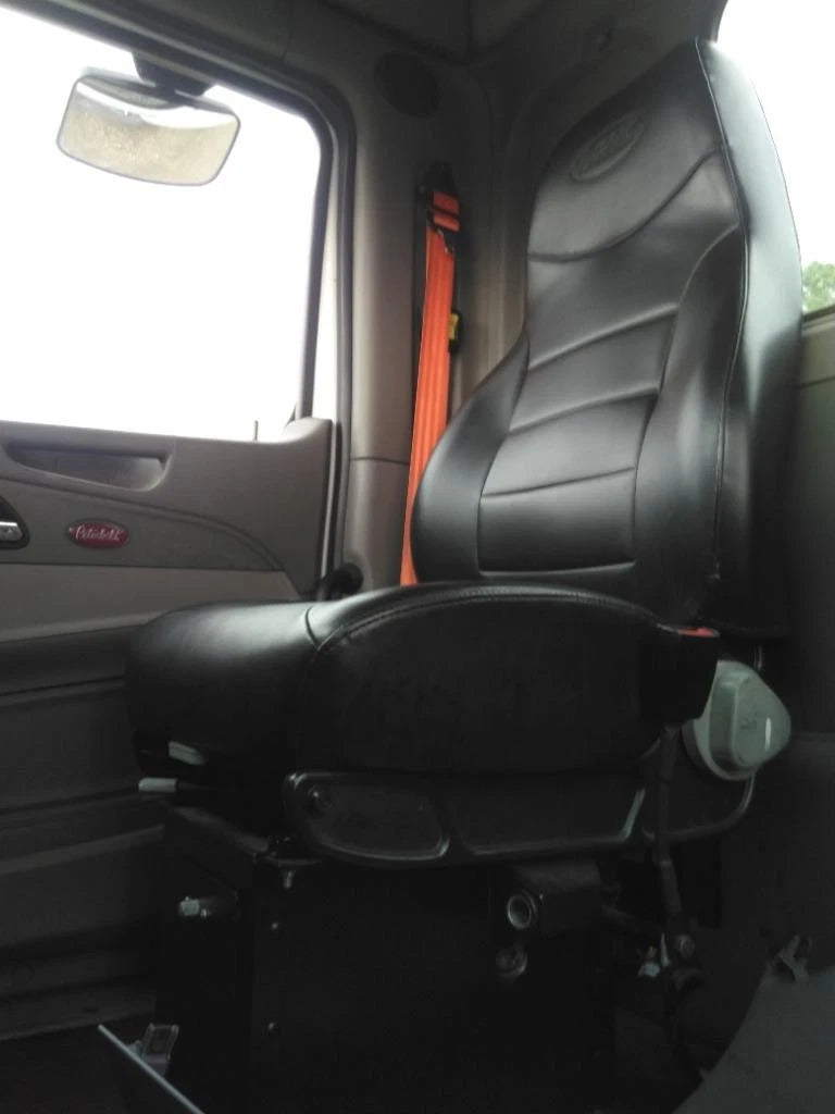 Front Seat for Peterbilt 579 (2019)