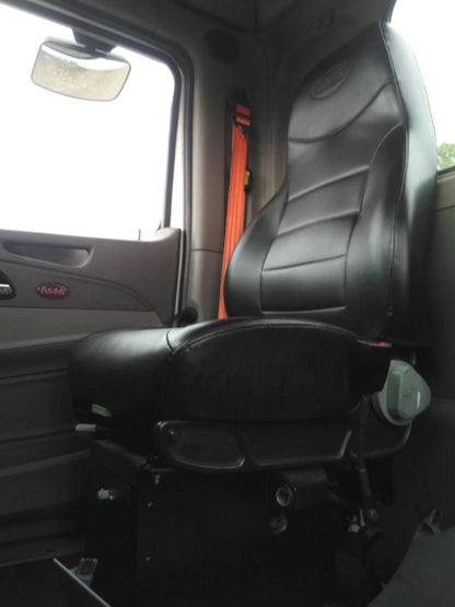 Front Seat for Peterbilt 579 (2019)