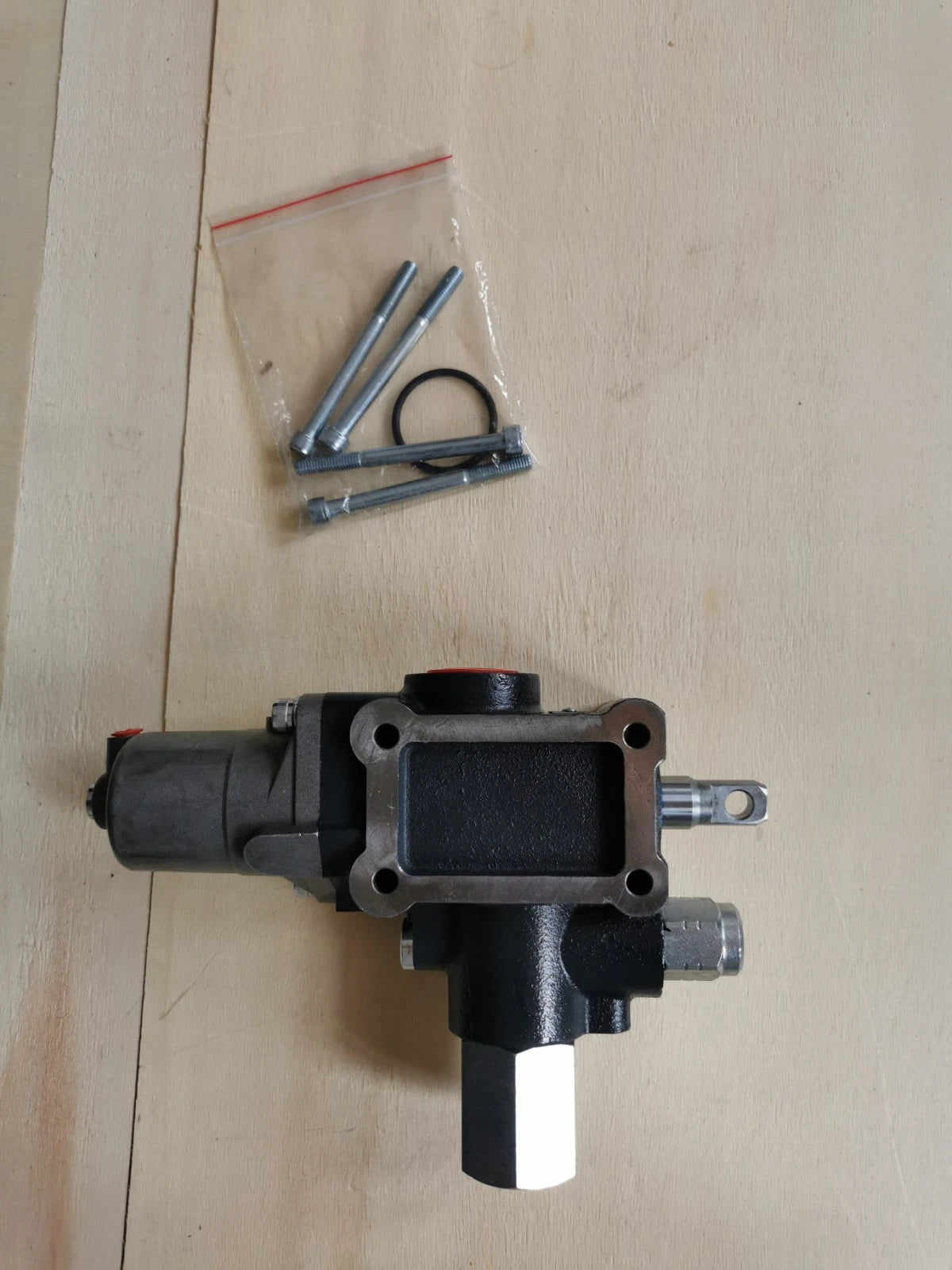 Hydraulic Tipping Valve 37 GPM for TORA (2800 PSI)