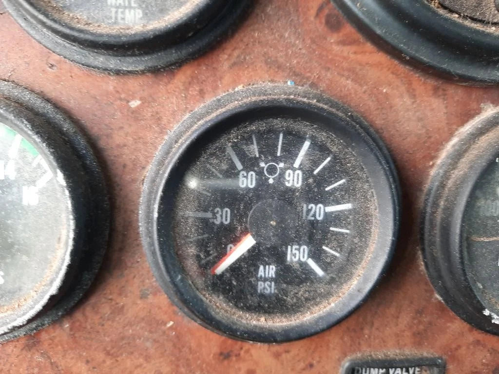Air Gauge for Peterbilt 330 (2004)