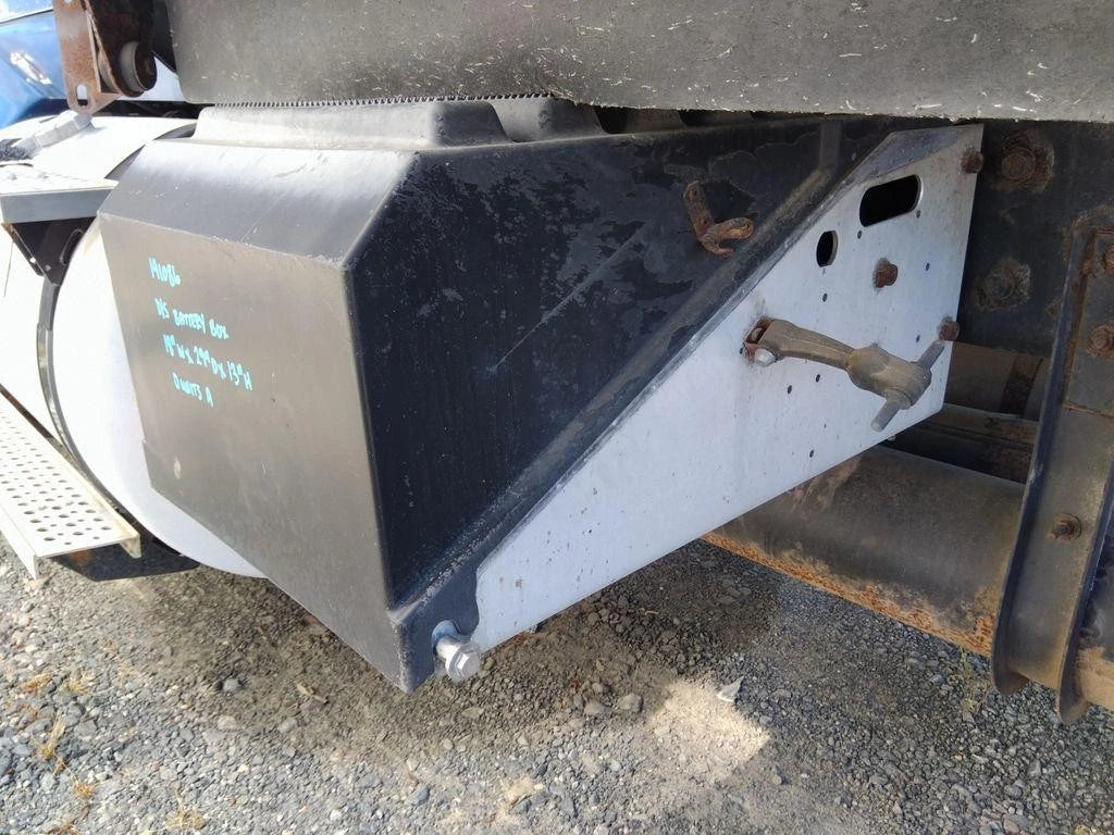 Battery Box for International 9400i (2006)