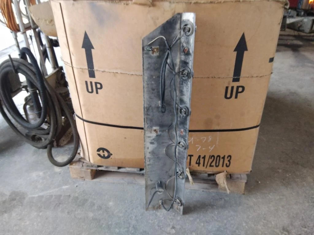 Cab Skirt Filler Panel for Western Star 4900 (2004)