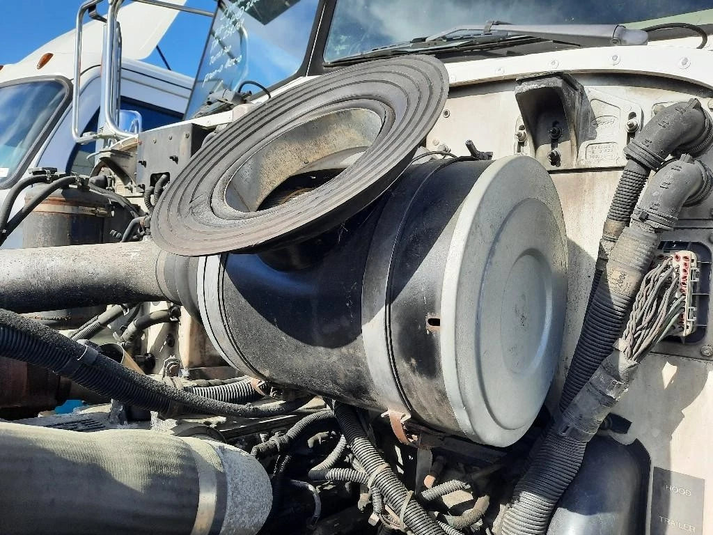 Air Cleaner for Peterbilt 335 (2006)