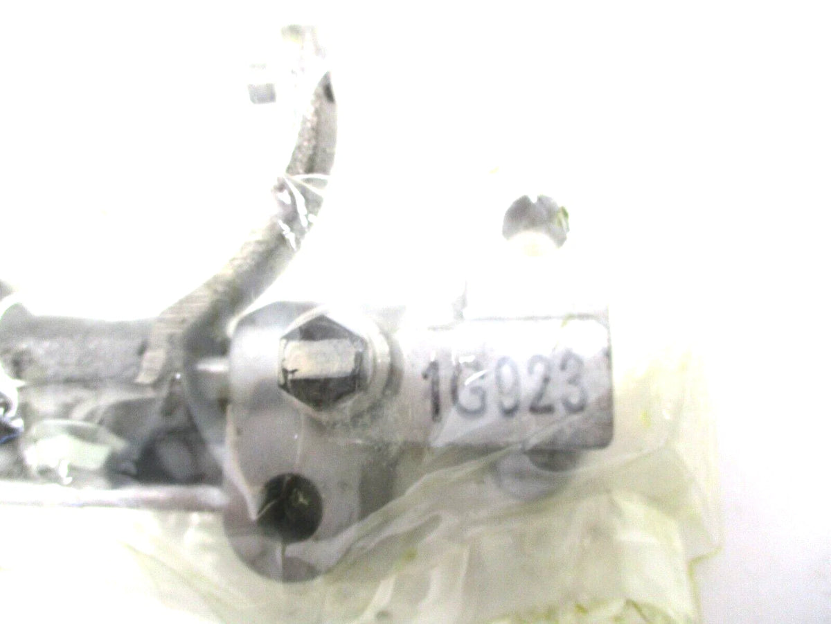 Lever Fork Assembly for Kubota D1503 D1703 V2003 (1G923-56050, 6685588)