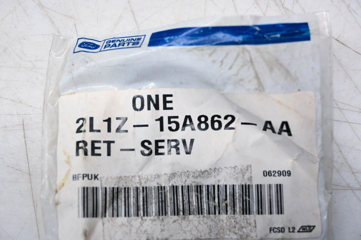 Retainer for Ford (2000–2000) 2L1Z-15A862-AA
