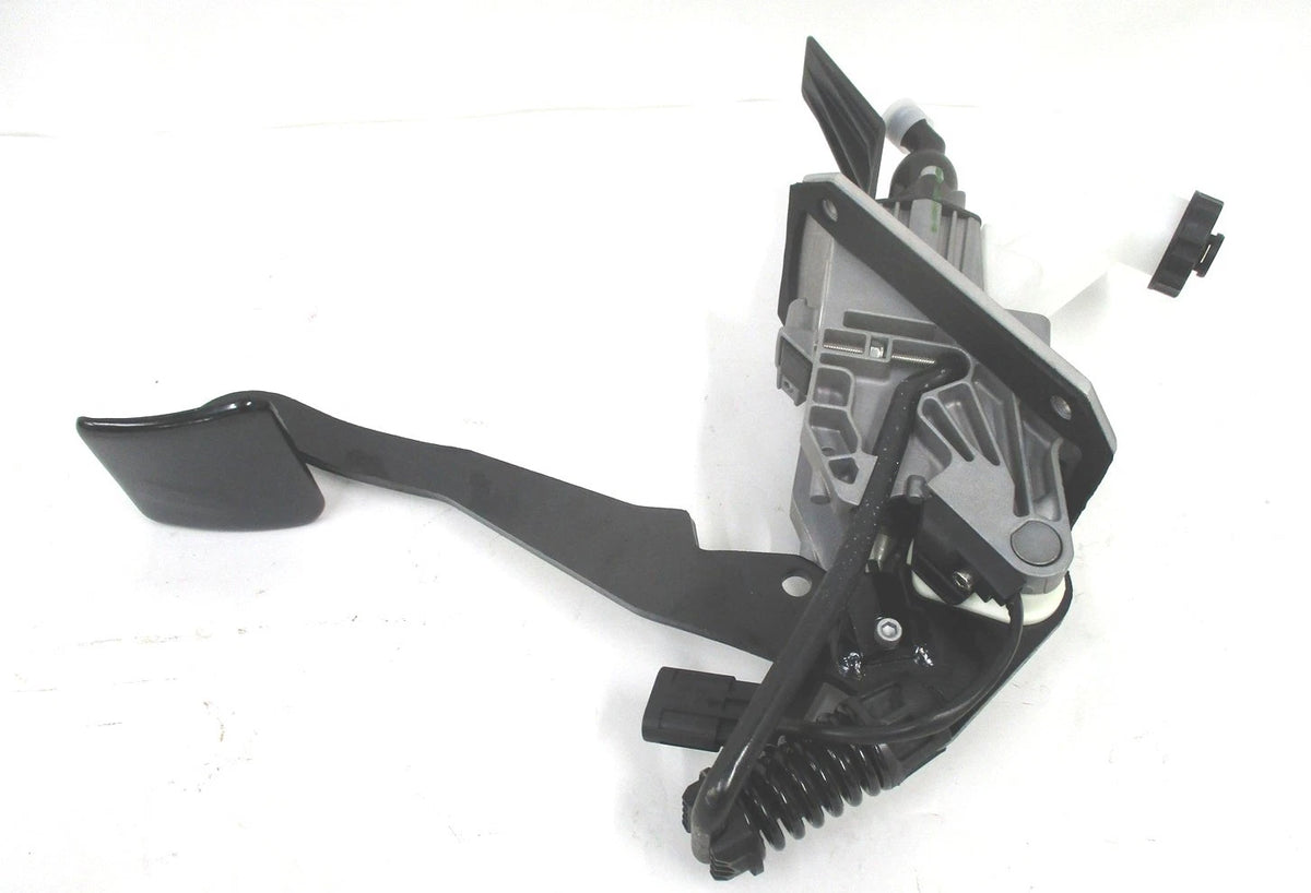 Hydraulic Clutch Pedal for Cascadia (S965-001-208-0)