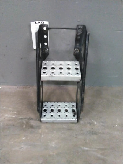 Frame Step for Freightliner Cascadia 113 (2018)