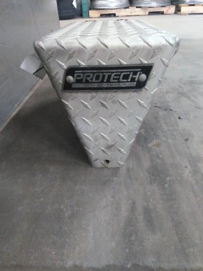 Chain Hanger for Freightliner Cascadia 125 (2015)