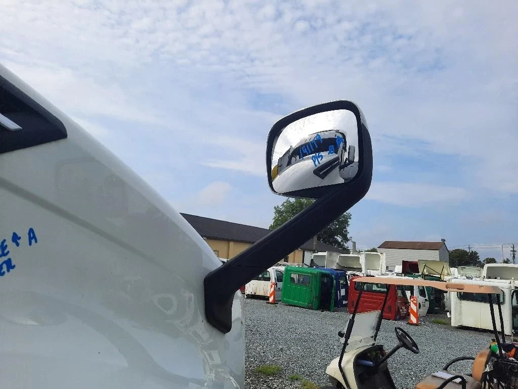 Right Fender/Hood Mirror for Freightliner Cascadia 126 (2024)