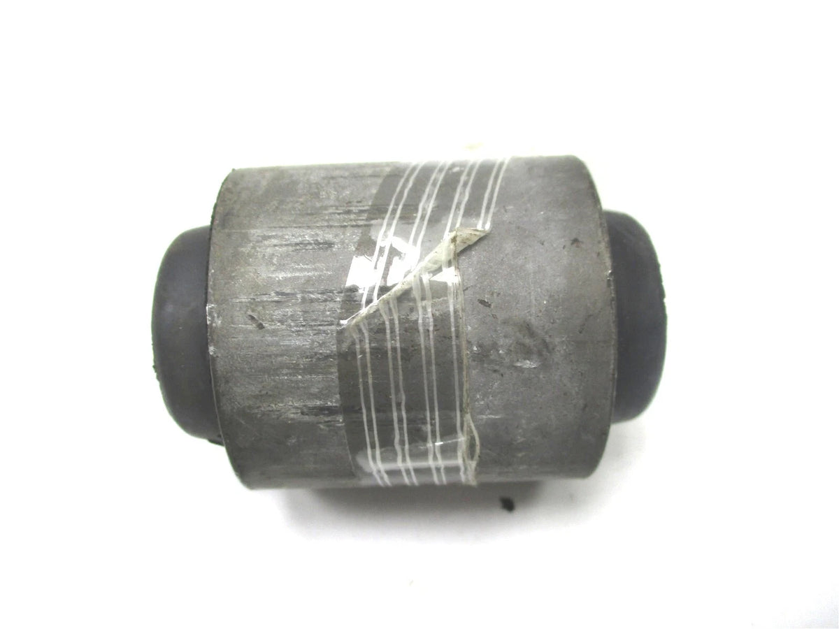 Hood Mounting Insulator for International (1668950C1, 557164C1)