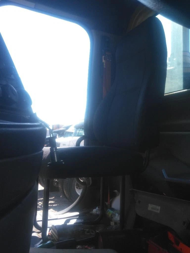 Front Seat for Freightliner Cascadia 113 (2010)