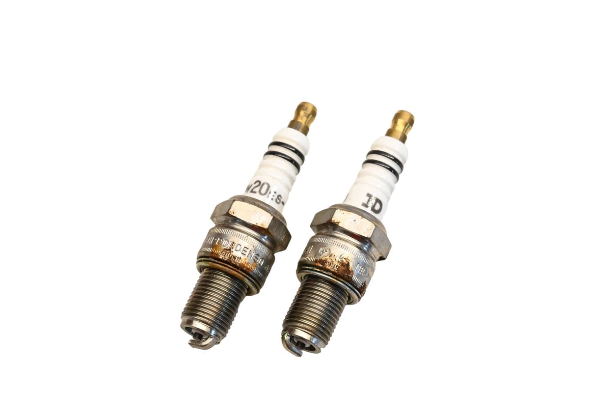 2X NipponDenso W20ES-U Spark Plugs for