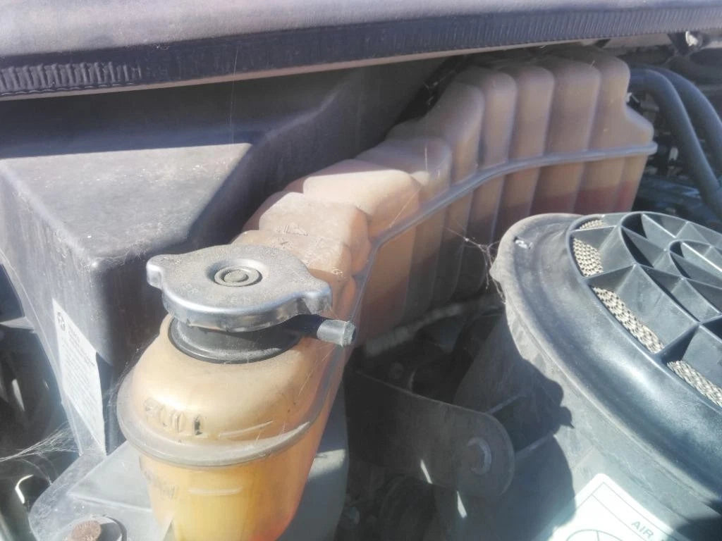 Radiator Overflow Tank for Freightliner M2 106 (2006)