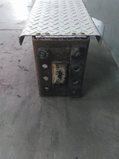 Chain Hanger for Freightliner Cascadia 125 (2015)