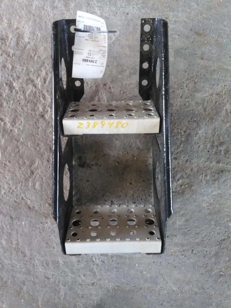 Frame Step for Freightliner Cascadia 125 (2015)