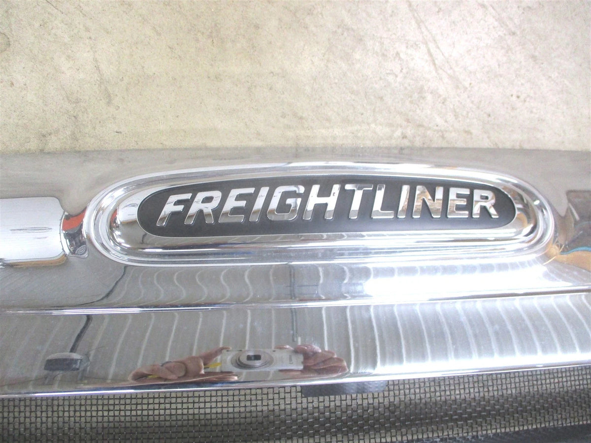Front Grille with Bug Screen for Freightliner C112 C120 (A17-16132-004)