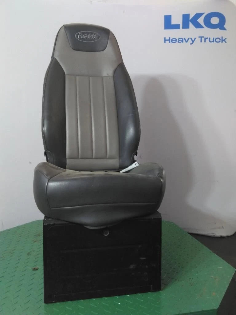 Front Seat for Peterbilt 579 (2015)