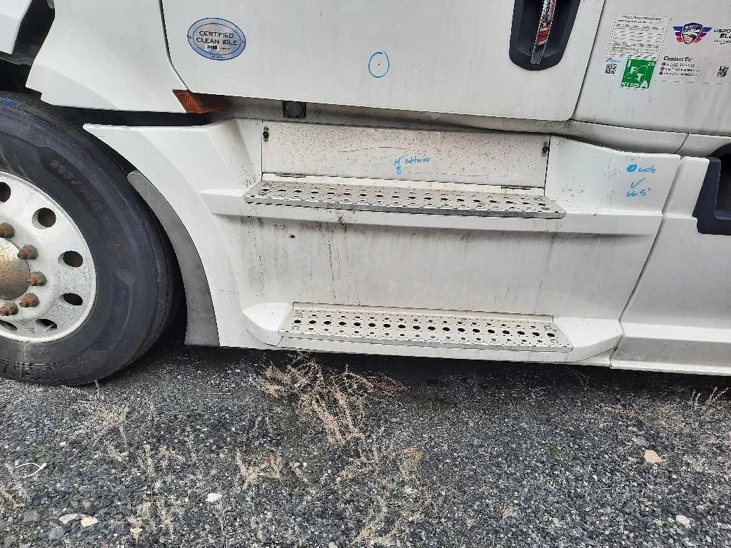 Side Fairing Left for Freightliner Cascadia 126 (2022)