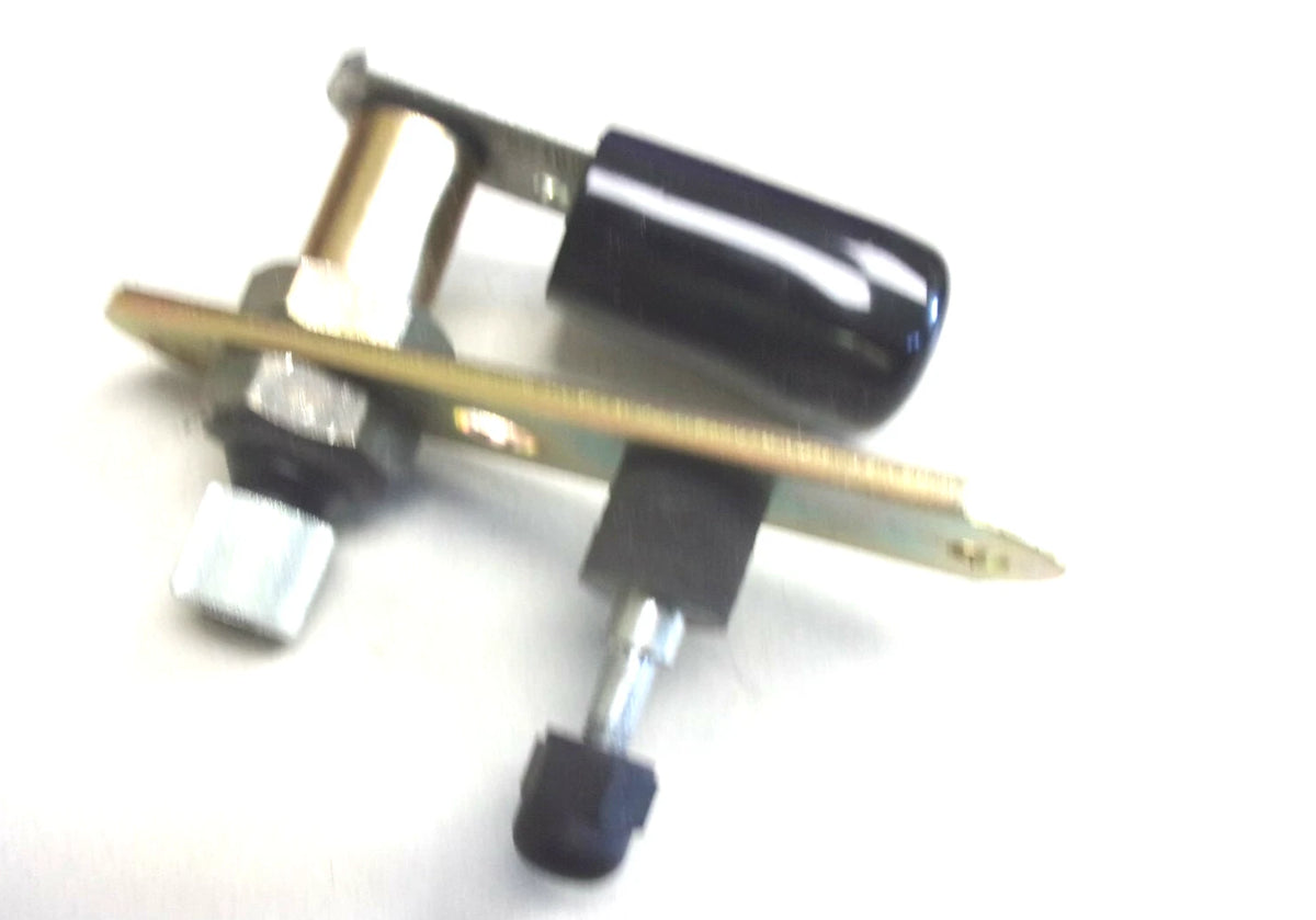 Wiper Blade Idler Shaft Arm for International Bluebird FE (3807497C2, 3807497C3)