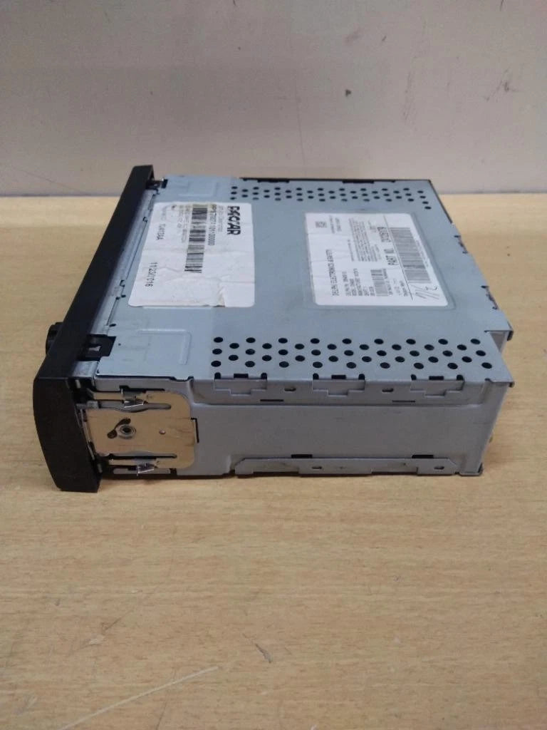 Radio AM/FM/Bluetooth for Kenworth T680 (2016) - Replaces DEA610