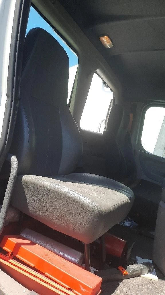 Front Seat for Freightliner Cascadia 125 (2014)