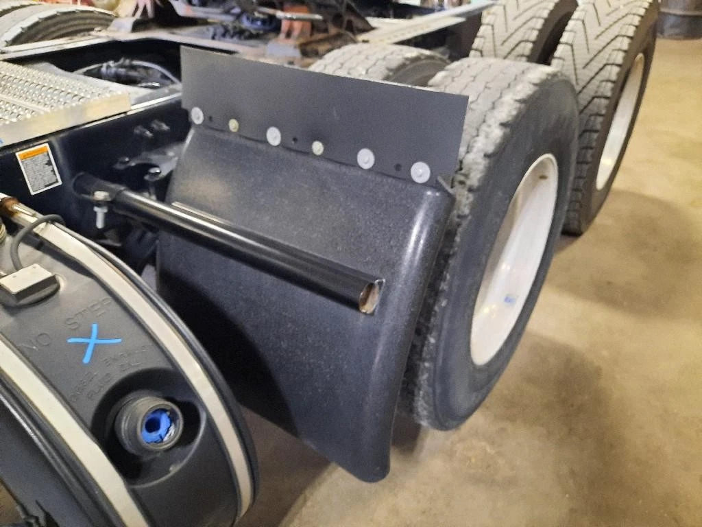 Rear Quarter/Half Fender Left for Peterbilt 579 (2020)
