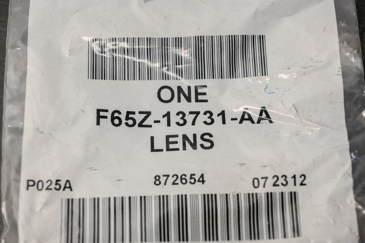 OEM Front Right Side Courtesy Lamp Lens for Ford (F65Z-13731-AA)
