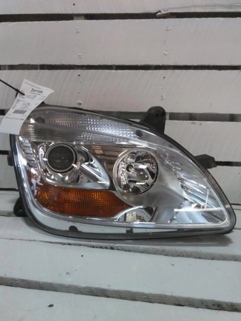Right Headlight for Peterbilt 579 (2012–2021) MD