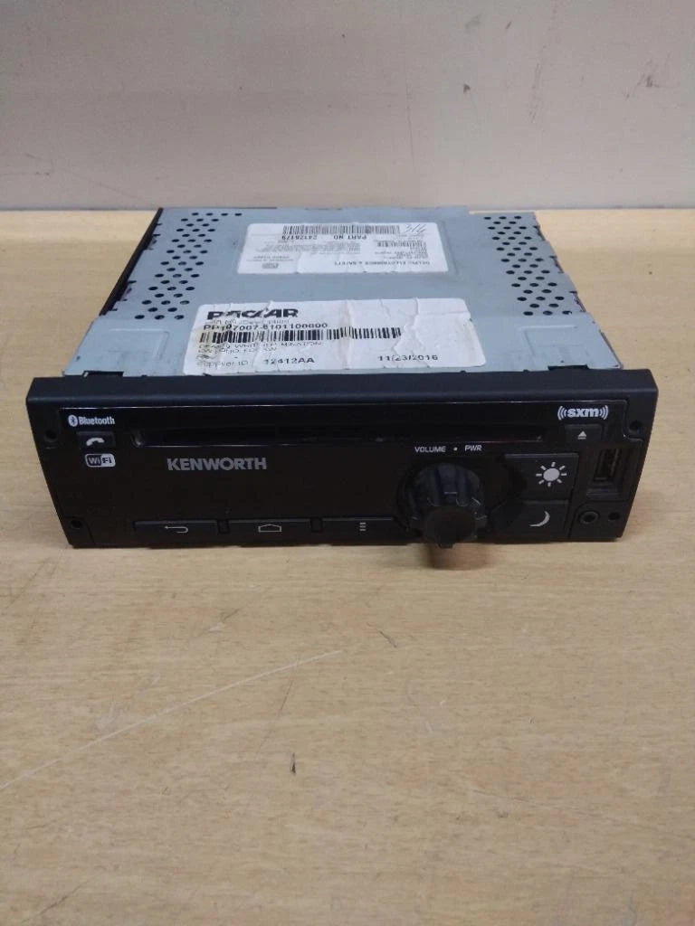 Radio AM/FM/Bluetooth for Kenworth T680 (2016) - Replaces DEA610