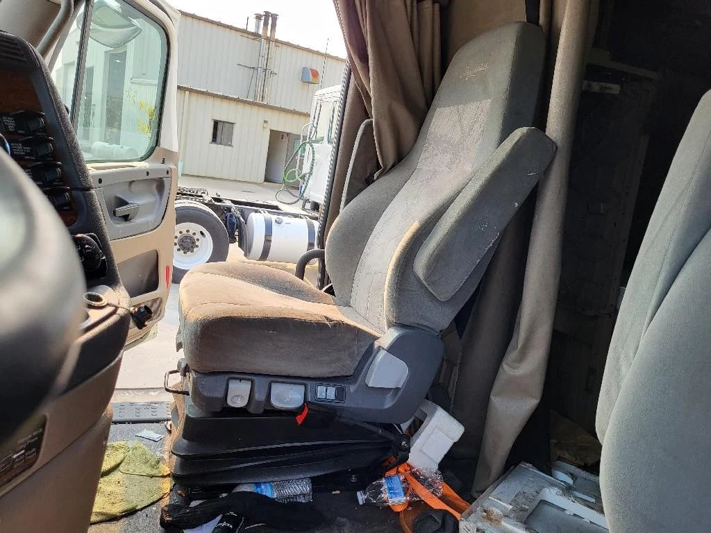 Front Seat for Freightliner Cascadia 125 (2016) - Replaces NA MN
