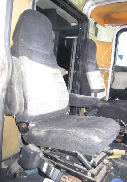 Front Seat for Peterbilt 379 (1990)