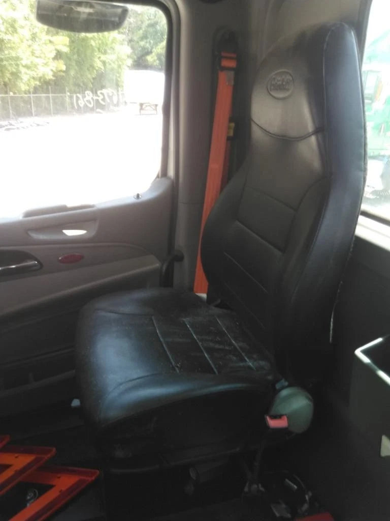 Front Seat for Peterbilt 579 (2019)