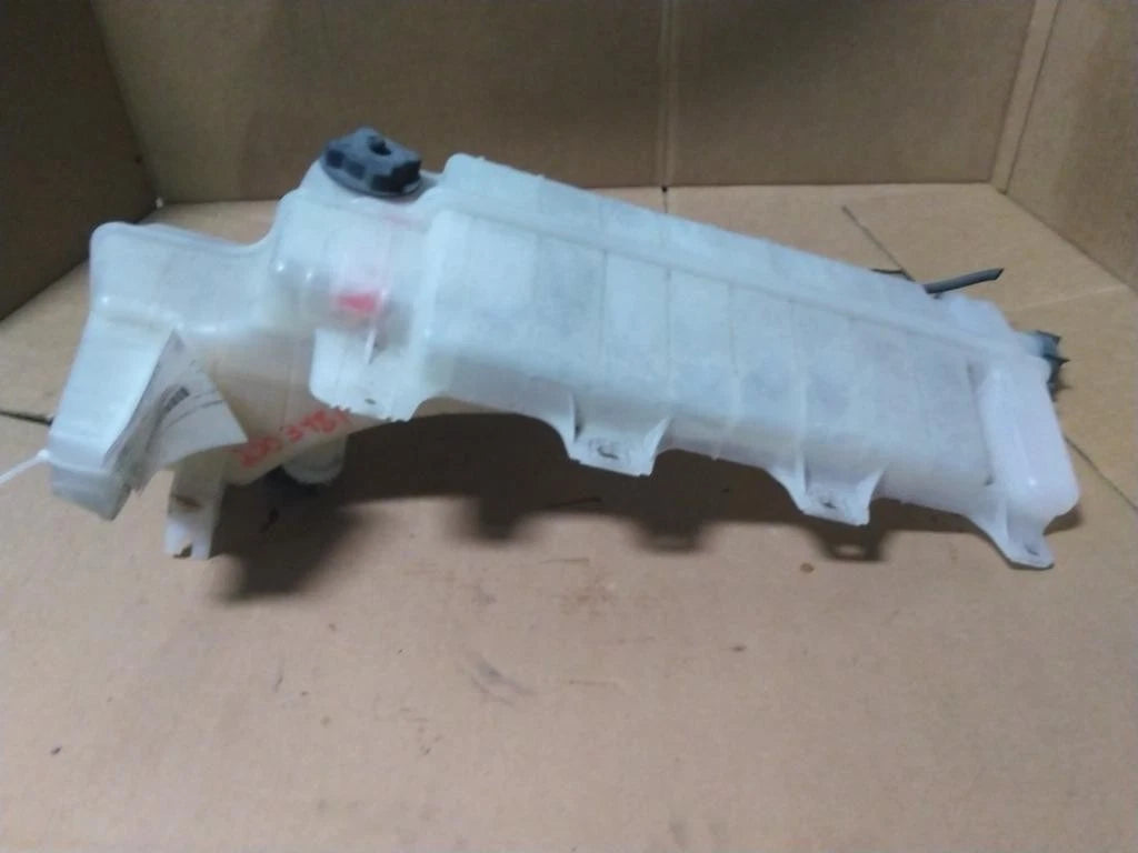 Radiator Overflow Tank for Volvo VNL (2015)