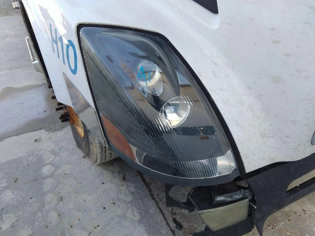 Right Headlight for Volvo VNL (2013) MN