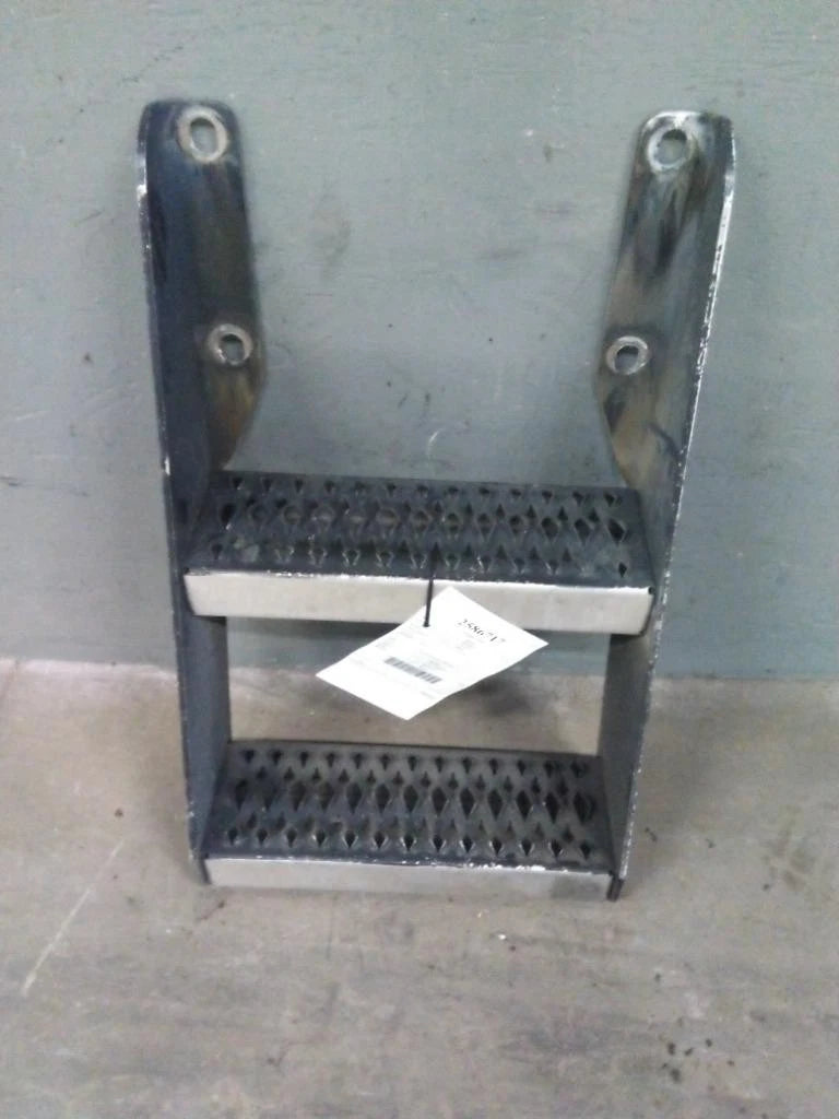 Frame Step for Peterbilt 579 (2017)